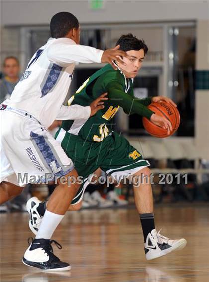 Thumbnail 1 in Bishop Manogue vs Lincoln (MaxPreps Holiday Classic) photogallery.