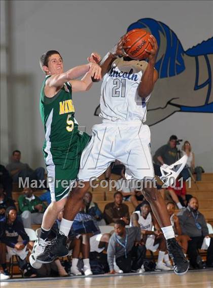 Thumbnail 1 in Bishop Manogue vs Lincoln (MaxPreps Holiday Classic) photogallery.