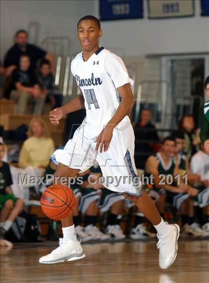 Thumbnail 3 in Bishop Manogue vs Lincoln (MaxPreps Holiday Classic) photogallery.