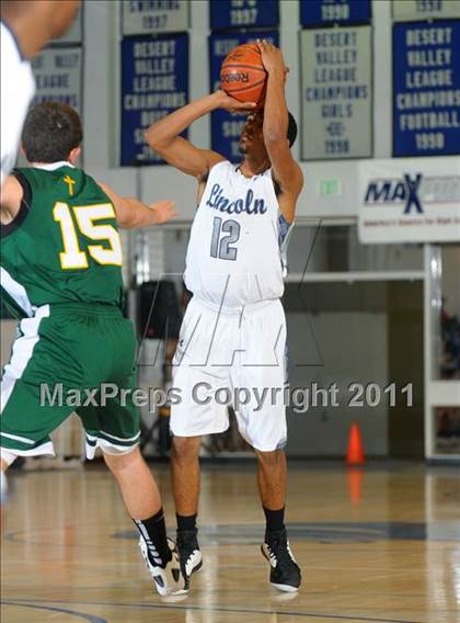 Thumbnail 2 in Bishop Manogue vs Lincoln (MaxPreps Holiday Classic) photogallery.