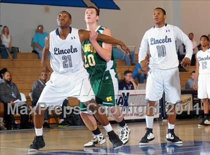 Thumbnail 3 in Bishop Manogue vs Lincoln (MaxPreps Holiday Classic) photogallery.