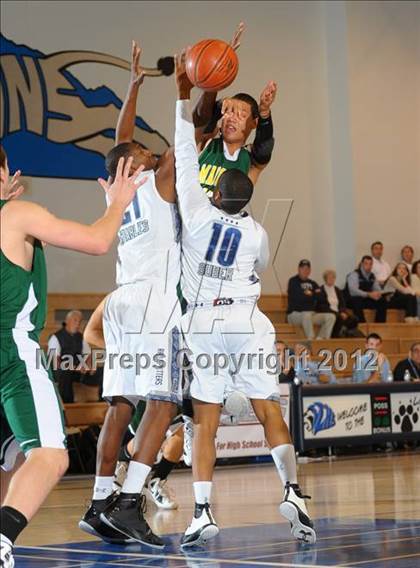 Thumbnail 3 in Bishop Manogue vs Lincoln (MaxPreps Holiday Classic) photogallery.
