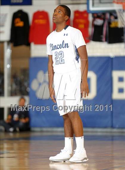 Thumbnail 1 in Bishop Manogue vs Lincoln (MaxPreps Holiday Classic) photogallery.