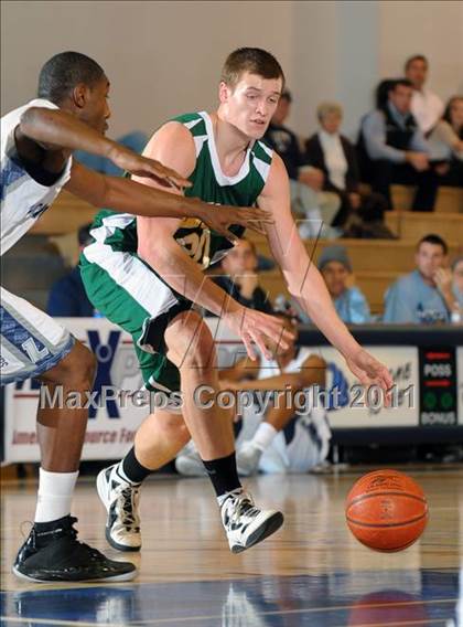 Thumbnail 3 in Bishop Manogue vs Lincoln (MaxPreps Holiday Classic) photogallery.