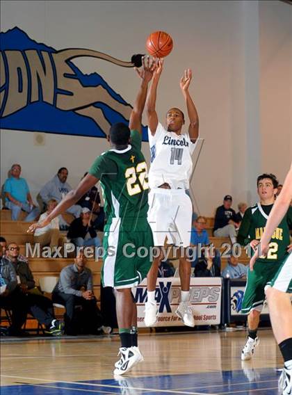 Thumbnail 1 in Bishop Manogue vs Lincoln (MaxPreps Holiday Classic) photogallery.
