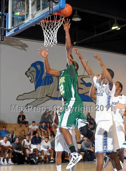 Thumbnail 1 in Bishop Manogue vs Lincoln (MaxPreps Holiday Classic) photogallery.