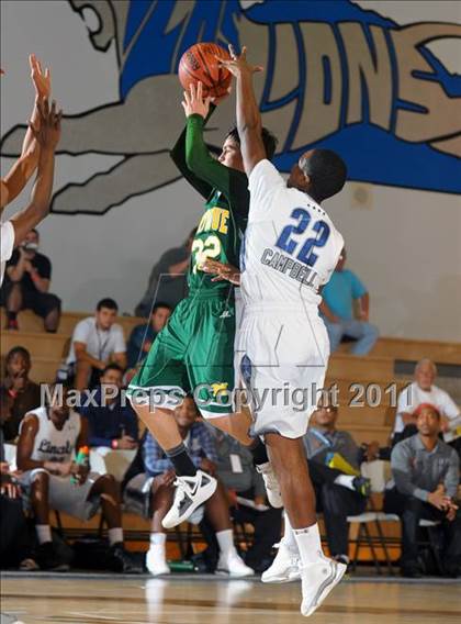 Thumbnail 2 in Bishop Manogue vs Lincoln (MaxPreps Holiday Classic) photogallery.