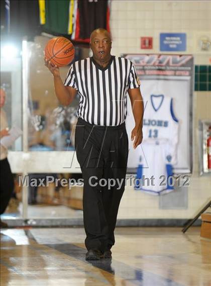 Thumbnail 1 in Bishop Manogue vs Lincoln (MaxPreps Holiday Classic) photogallery.