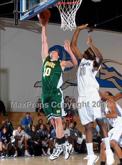Thumbnail 3 in Bishop Manogue vs Lincoln (MaxPreps Holiday Classic) photogallery.