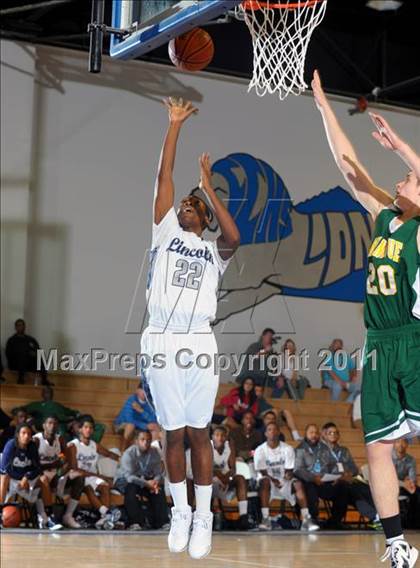 Thumbnail 2 in Bishop Manogue vs Lincoln (MaxPreps Holiday Classic) photogallery.