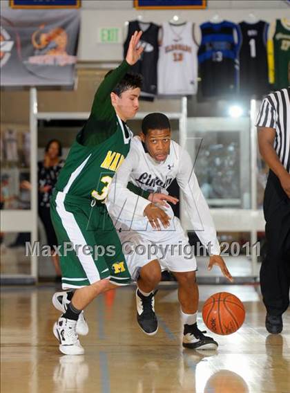 Thumbnail 1 in Bishop Manogue vs Lincoln (MaxPreps Holiday Classic) photogallery.