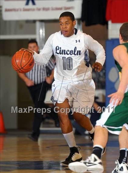 Thumbnail 1 in Bishop Manogue vs Lincoln (MaxPreps Holiday Classic) photogallery.