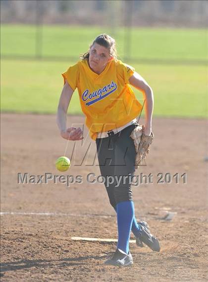 Thumbnail 2 in Reed vs. Del Campo (Victory Pre-Season T.O.C.) photogallery.