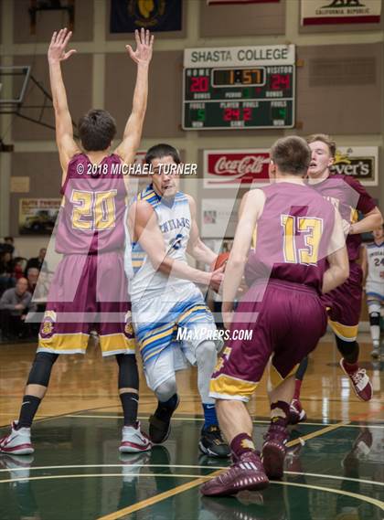 Thumbnail 1 in Butte Valley vs. Happy Camp (CIF D7 Northern Section Final) photogallery.