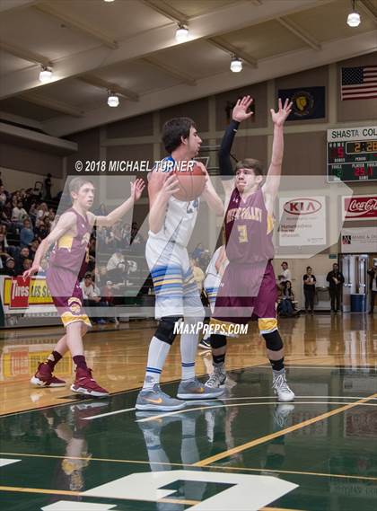 Thumbnail 2 in Butte Valley vs. Happy Camp (CIF D7 Northern Section Final) photogallery.
