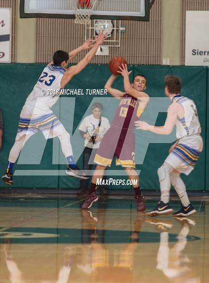Thumbnail 2 in Butte Valley vs. Happy Camp (CIF D7 Northern Section Final) photogallery.