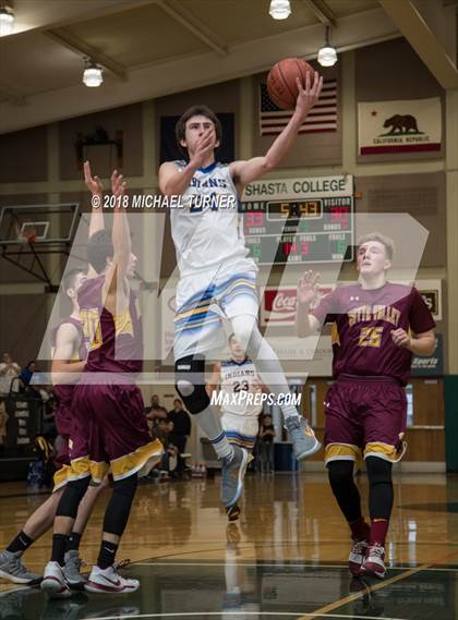 Thumbnail 1 in Butte Valley vs. Happy Camp (CIF D7 Northern Section Final) photogallery.