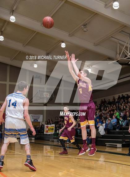 Thumbnail 2 in Butte Valley vs. Happy Camp (CIF D7 Northern Section Final) photogallery.