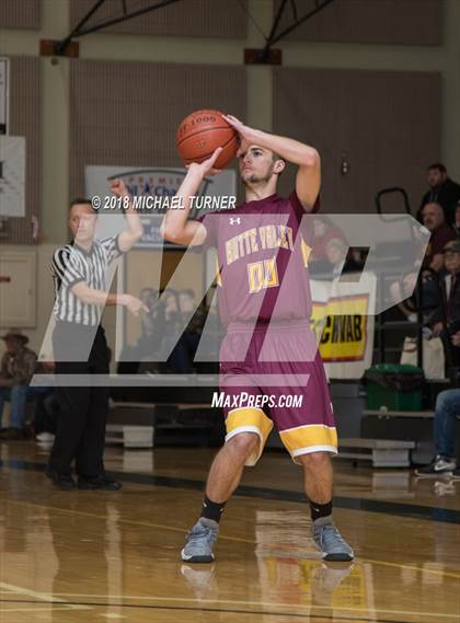 Thumbnail 2 in Butte Valley vs. Happy Camp (CIF D7 Northern Section Final) photogallery.