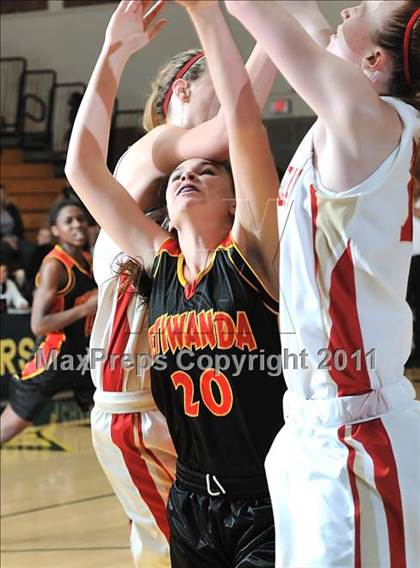 Thumbnail 3 in Orange Lutheran vs Etiwanda (OC Championships) photogallery.