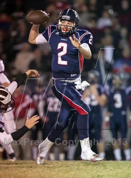 Thumbnail 2 in Aquinas vs Riverside (LHSAA Division III Regional Playoff)  photogallery.