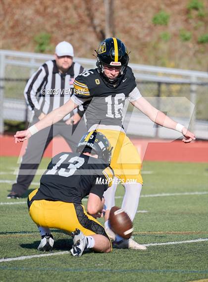 Thumbnail 3 in Bishop O'Dowd vs. Fortuna (CIF NCS Division 6 Final) photogallery.