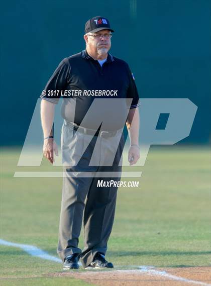 Thumbnail 2 in Medina vs. D'Hanis (UIL 1A Regional Quarterfinal) photogallery.
