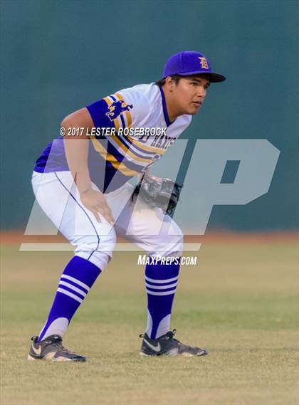 Thumbnail 3 in Medina vs. D'Hanis (UIL 1A Regional Quarterfinal) photogallery.