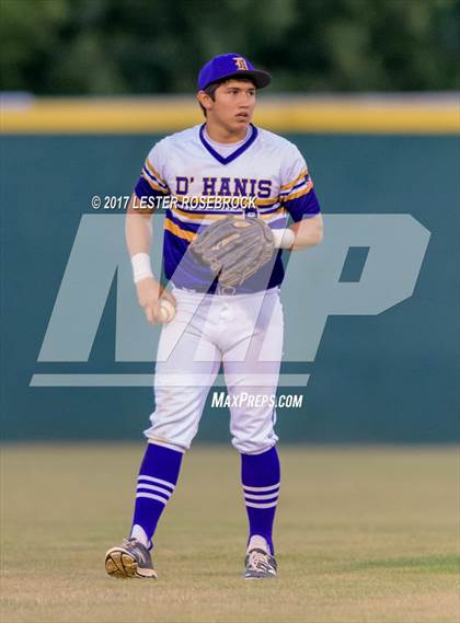 Thumbnail 3 in Medina vs. D'Hanis (UIL 1A Regional Quarterfinal) photogallery.