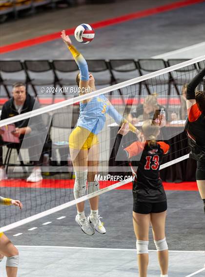 Thumbnail 2 in Oak Glen vs. South Harrison (WVSSAC Class AA Quarterfinal) photogallery.