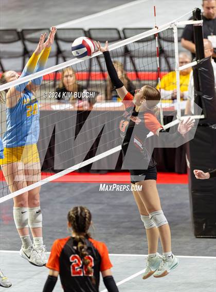 Thumbnail 2 in Oak Glen vs. South Harrison (WVSSAC Class AA Quarterfinal) photogallery.