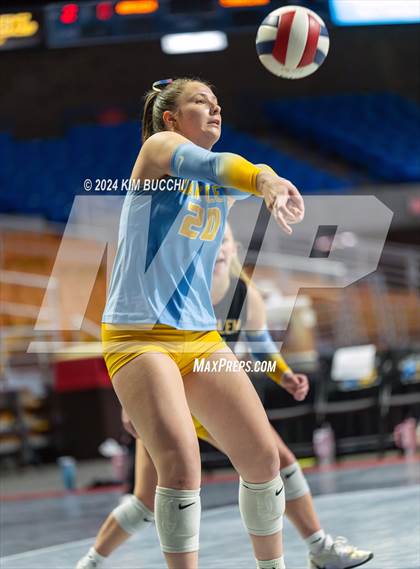 Thumbnail 2 in Oak Glen vs. South Harrison (WVSSAC Class AA Quarterfinal) photogallery.