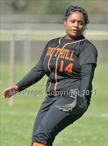 Thumbnail 3 in El Camino vs. Foothill (Victory Pre-Season T.O.C.) photogallery.
