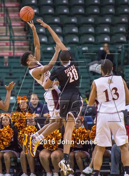 Thumbnail 1 in Linden vs. St. Anthony (NJSIAA Tournament of Champions Final) photogallery.