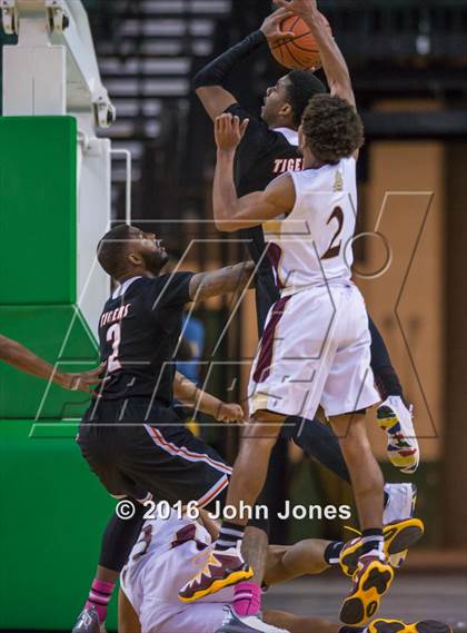 Thumbnail 3 in Linden vs. St. Anthony (NJSIAA Tournament of Champions Final) photogallery.