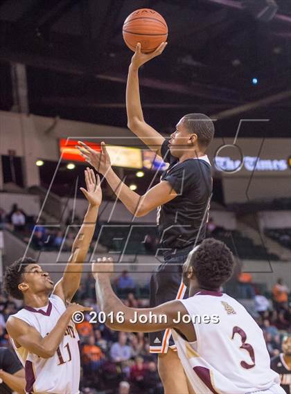 Thumbnail 2 in Linden vs. St. Anthony (NJSIAA Tournament of Champions Final) photogallery.