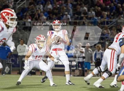 Thumbnail 3 in Santa Margarita vs. Mater Dei photogallery.