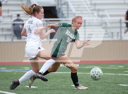 Thumbnail 3 in Reagan vs. Vandegrift (UIL 6A Area Playoff) photogallery.