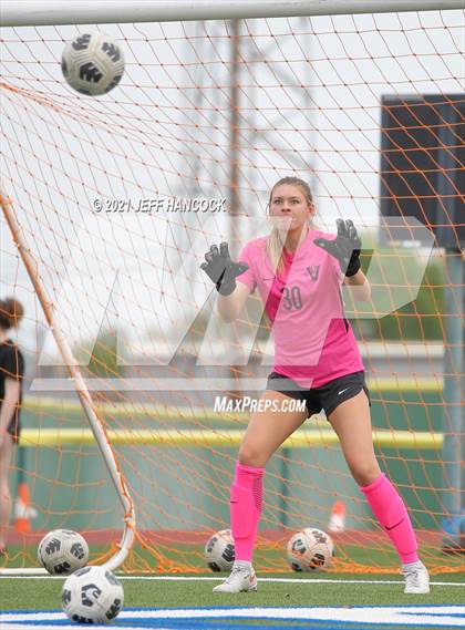 Thumbnail 1 in Reagan vs. Vandegrift (UIL 6A Area Playoff) photogallery.