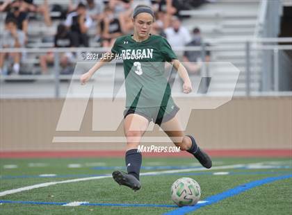 Thumbnail 2 in Reagan vs. Vandegrift (UIL 6A Area Playoff) photogallery.