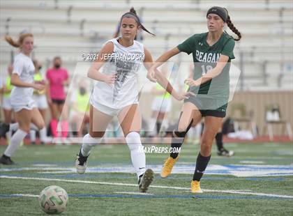 Thumbnail 1 in Reagan vs. Vandegrift (UIL 6A Area Playoff) photogallery.