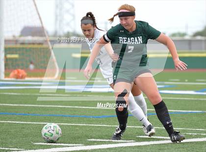 Thumbnail 1 in Reagan vs. Vandegrift (UIL 6A Area Playoff) photogallery.