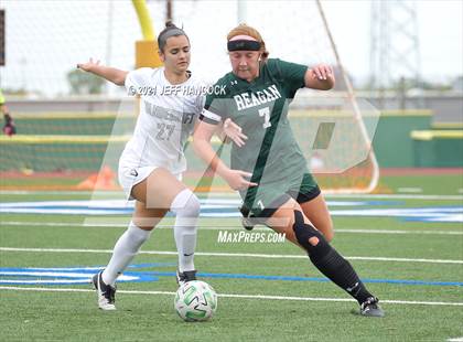 Thumbnail 3 in Reagan vs. Vandegrift (UIL 6A Area Playoff) photogallery.