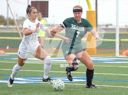 Thumbnail 2 in Reagan vs. Vandegrift (UIL 6A Area Playoff) photogallery.
