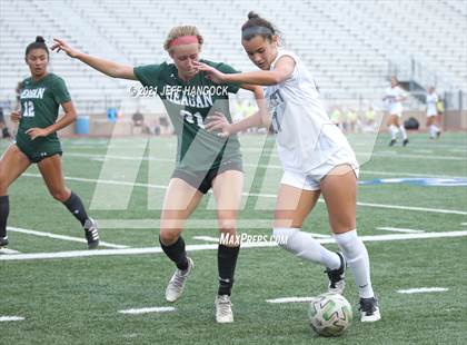 Thumbnail 2 in Reagan vs. Vandegrift (UIL 6A Area Playoff) photogallery.