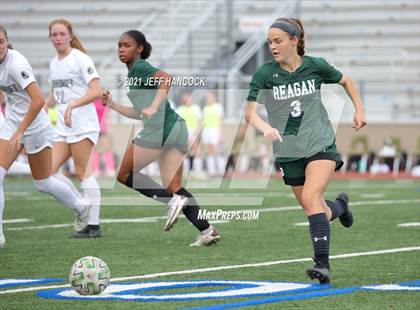 Thumbnail 2 in Reagan vs. Vandegrift (UIL 6A Area Playoff) photogallery.