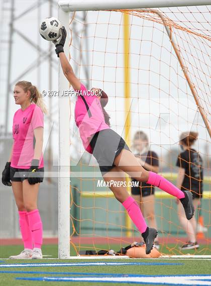 Thumbnail 3 in Reagan vs. Vandegrift (UIL 6A Area Playoff) photogallery.