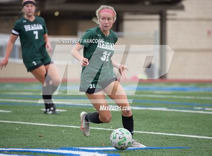 Thumbnail 2 in Reagan vs. Vandegrift (UIL 6A Area Playoff) photogallery.