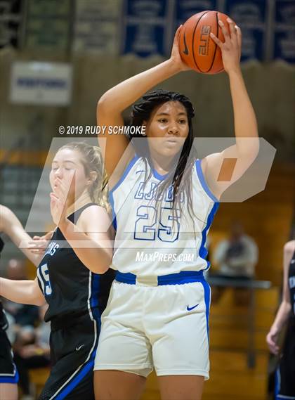 Thumbnail 3 in Highlands Ranch @ La Jolla Country Day (Sweet 16 Invitational) photogallery.