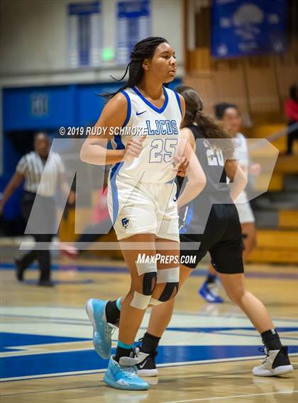 Thumbnail 3 in Highlands Ranch @ La Jolla Country Day (Sweet 16 Invitational) photogallery.